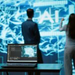 Mühendisler, şirket sorunlarını çözmek için AI sinir ağlarının beynini görselleştirmek için AR teknolojisini kullanıyor. BT profesyonelleri yapay zeka artırılmış gerçeklik hologramını kullanıyor.